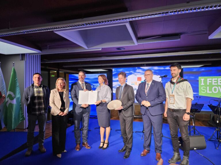 50001ba0-0d5a-4a74-ba42-a8d2676c290f